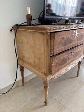 Mueble antiguo de madera