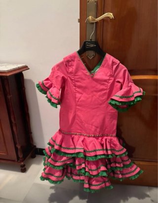 Traje de flamenca corto con volantes