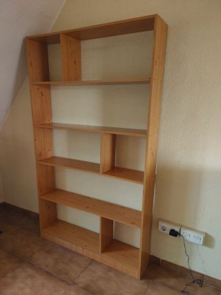 Estantería de bambú y madera