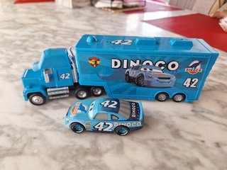 Camión y coche Cars Dinoco 42