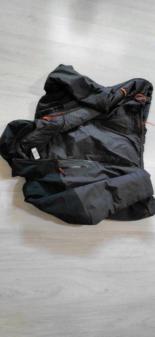 Chaqueta Softshell Negra y Gris montaña