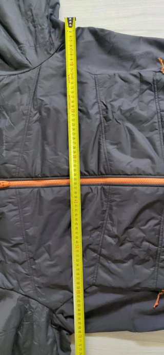 Chaqueta Softshell Negra y Gris montaña
