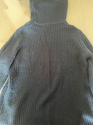 Jersey azul de cuello alto
