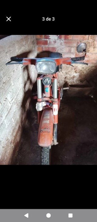 Moto Roja tipo ciclomotor
