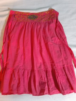Falda rosa con lentejuelas en la cintura
