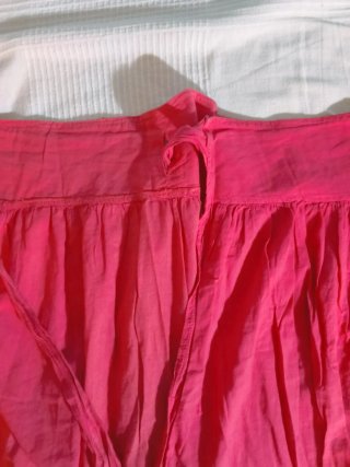 Falda rosa con lentejuelas en la cintura