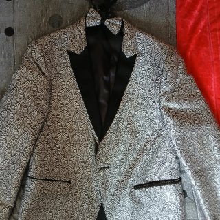 Trajes de chaqueta y pajarita plateado y rojo