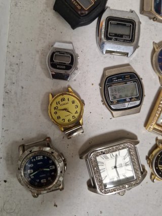 Lotto 11 Orologi Vintage LCD e Quarzo