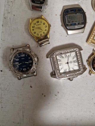 Lotto 11 Orologi Vintage LCD e Quarzo