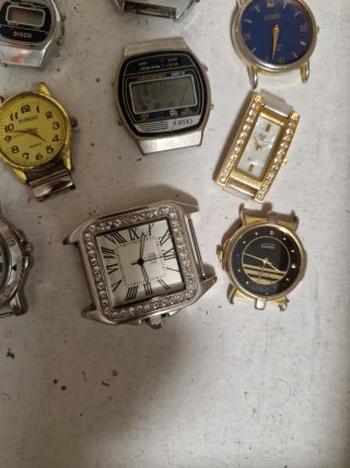 Lotto 11 Orologi Vintage LCD e Quarzo