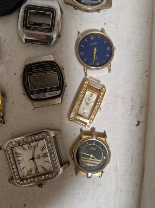 Lotto 11 Orologi Vintage LCD e Quarzo