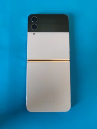 Samsung Galaxy Z Flip 4