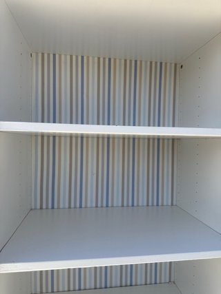 Scaffale bianco IKEA Bestå con fondo a righe