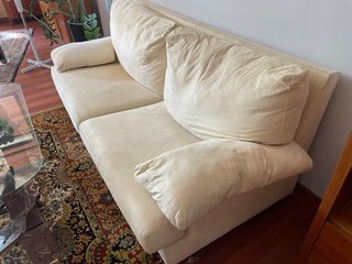 Dos Sofás de piel de ante beige
