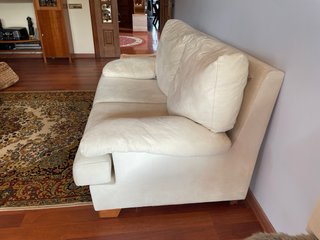 Dos Sofás de piel de ante beige