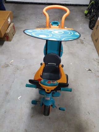 Triciclo Feber con toldo y manillar