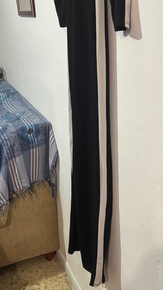 Mono largo negro con raya blanca