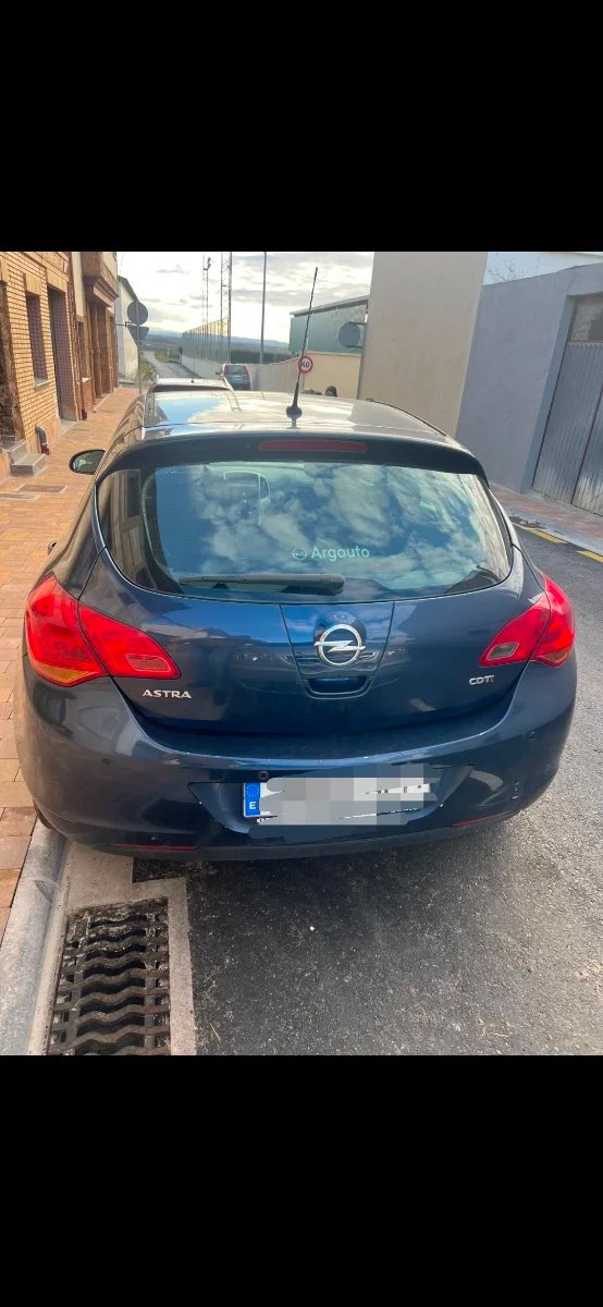 Opel Astra 2011 - foto 1