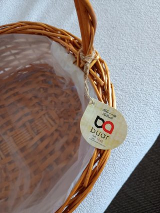 Cesta de mimbre ovalado con asa