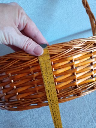 Cesta de mimbre ovalado con asa