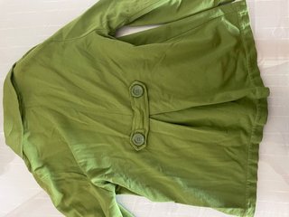 Chaqueta verde botones