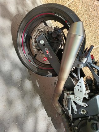 Kawasaki Z750 Roja y Negra