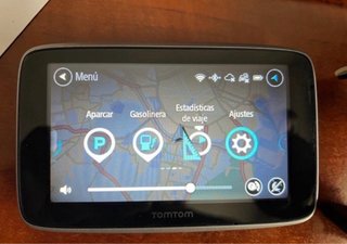 GPS TomTom GO Premium con Accesorios