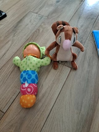 Gusiluz y peluche de ardilla