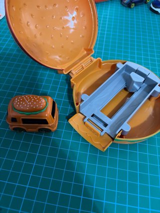 Coche de juguete hamburguesa