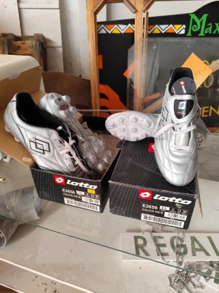 Botas de fútbol Lotto Calcio HG-R plateadas