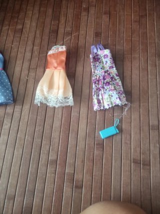 Barbie con vestiti e accessori