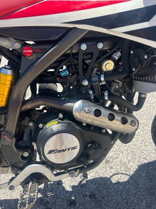 Fantic XMF 125 Supermotard Roja y Blanca