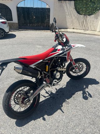 Fantic XMF 125 Supermotard Roja y Blanca