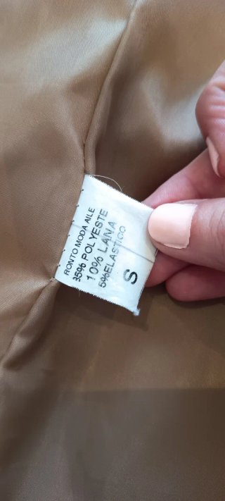 Abrigo mujer con capucha y pelo