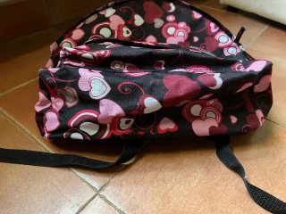 Mochila escolar con estampado de corazones