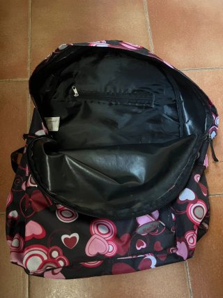 Mochila escolar con estampado de corazones