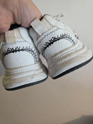 Scarpe sportive bianche e nere taglia 39