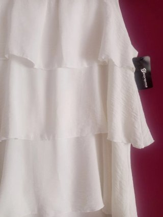 Vestido blanco con volantes
