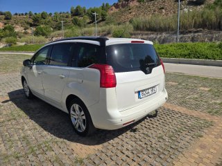 Peugeot 5008 2011
