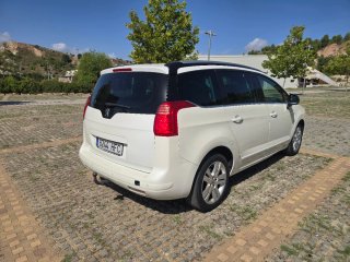 Peugeot 5008 2011