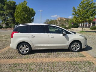 Peugeot 5008 2011