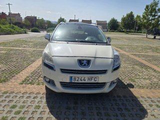 Peugeot 5008 2011