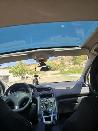 Peugeot 5008 2011