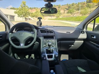Peugeot 5008 2011