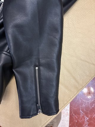 Cazadora corta efecto piel Pimkie