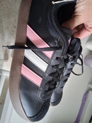 Zapatillas Adidas Negras y Rosas