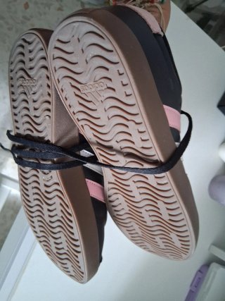Zapatillas Adidas Negras y Rosas