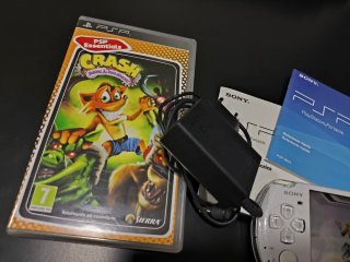PSP 3004 Argento/Bianco + Crash Guerra al Coco