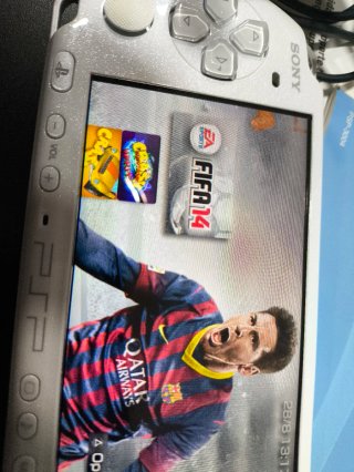 PSP 3004 Argento/Bianco + Crash Guerra al Coco