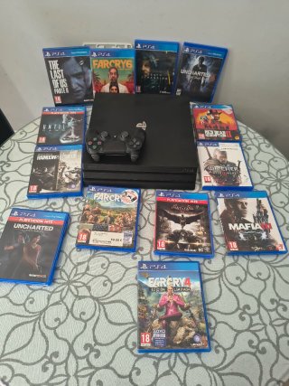 Consola PS4 Pro Negra + Mando y Juegos